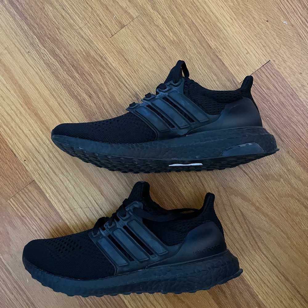 Adidas Ultraboost 1.0 running shoes 👞 in black 😊❤️